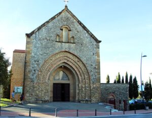 La chiesa della Contrada Belvedere è intitolata a Cristo Re ed è in stile neogotico